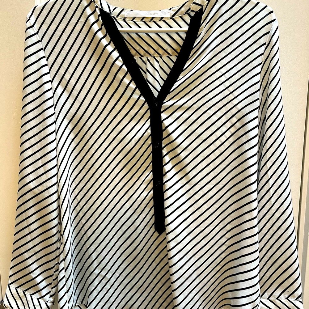 Long-sleeve V neck dressy blouse